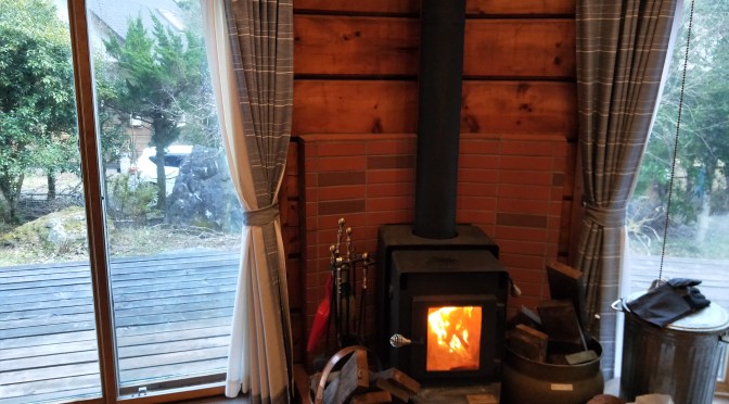 薪ストーブ×ログハウスの魅力