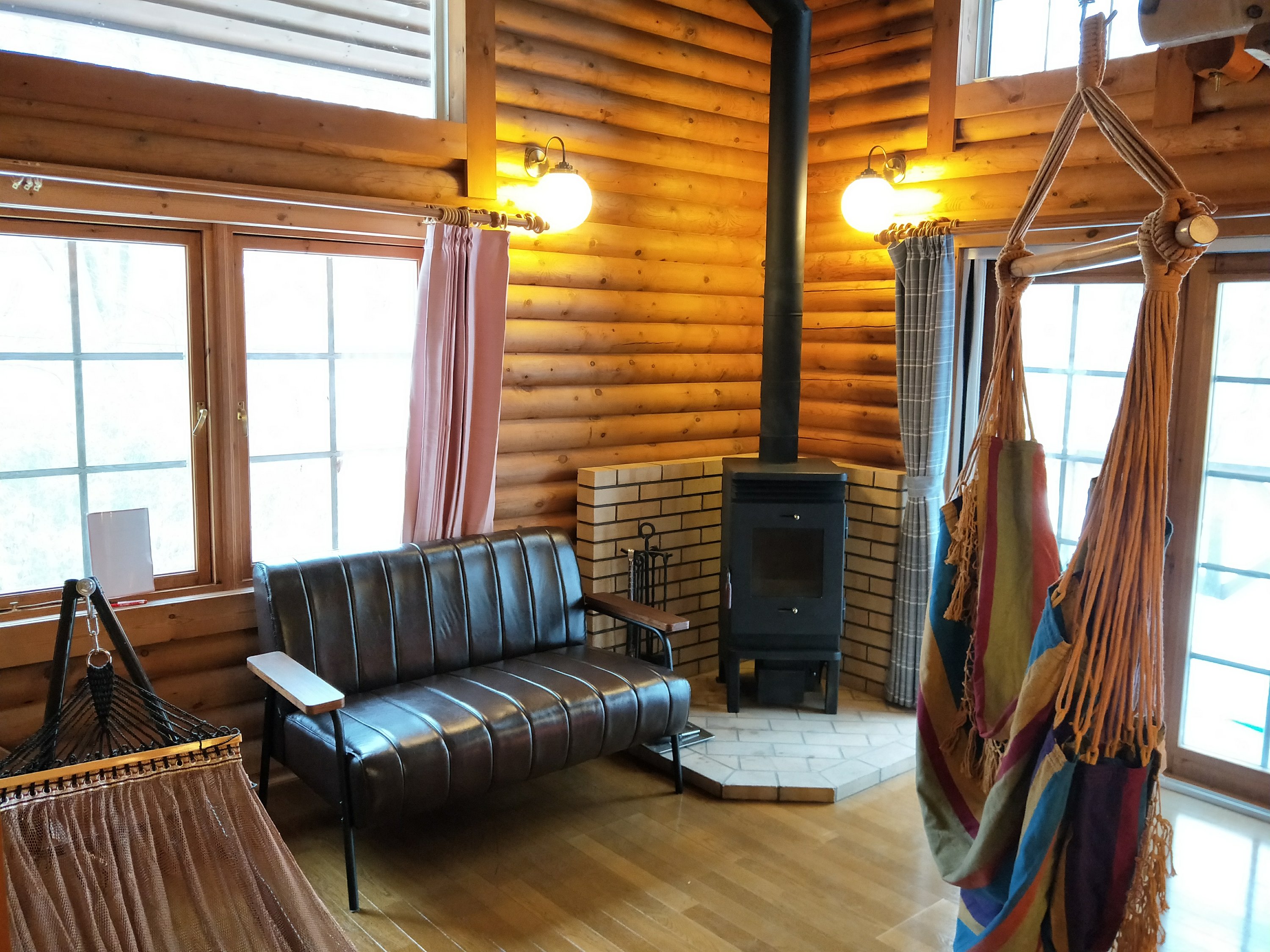 薪ストーブのある部屋はオシャレです！