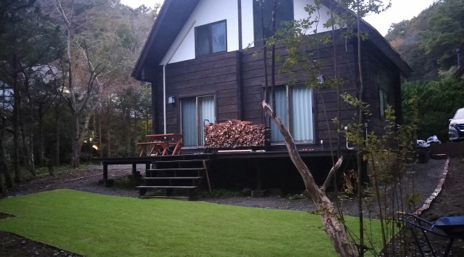 芝張りに挑戦！庭造りをDIYで〜ログハウスせせらぎ〜