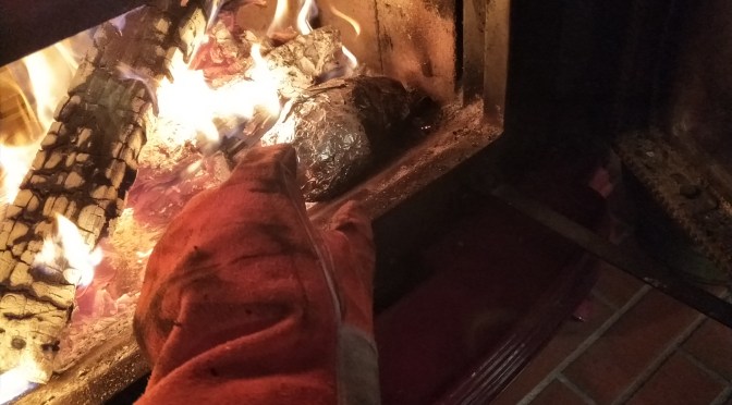 薪ストーブで作る焼き芋は絶品！