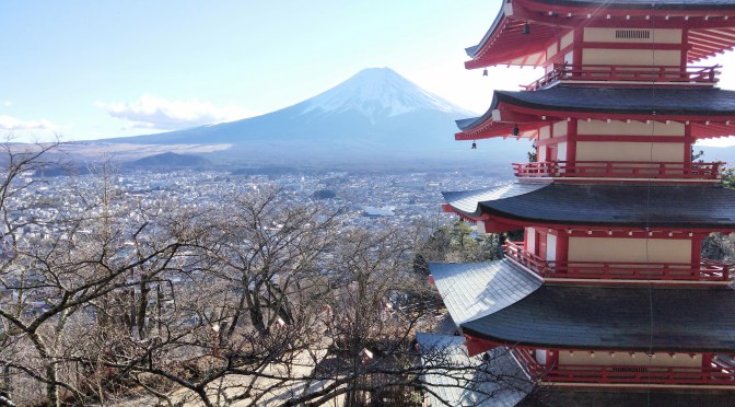 浅間神社で富士山と初詣