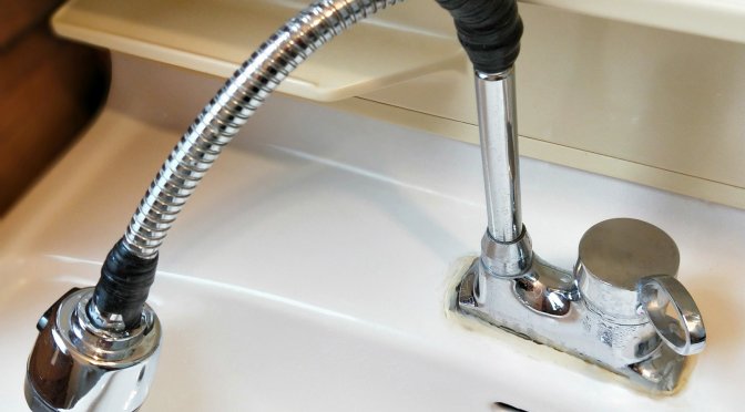 DIY日記。水栓交換、網戸張替え、草刈り、ウッドデッキ修繕を一泊二日でてきるのか？