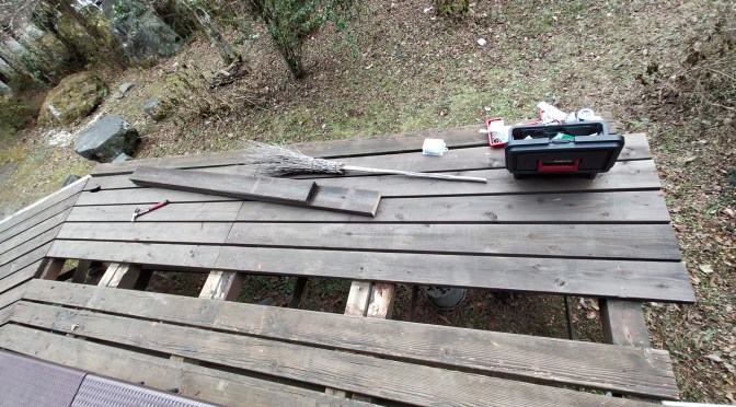 ログハウスkizukiの洗面台とウッドデッキの修繕DIY