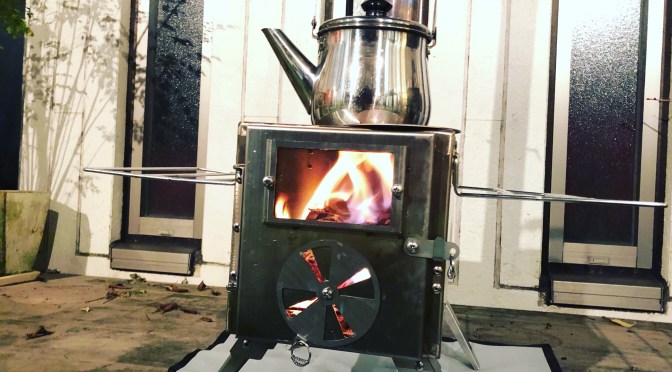 自宅の中庭で！キャンプ用薪ストーブ買ってしまった