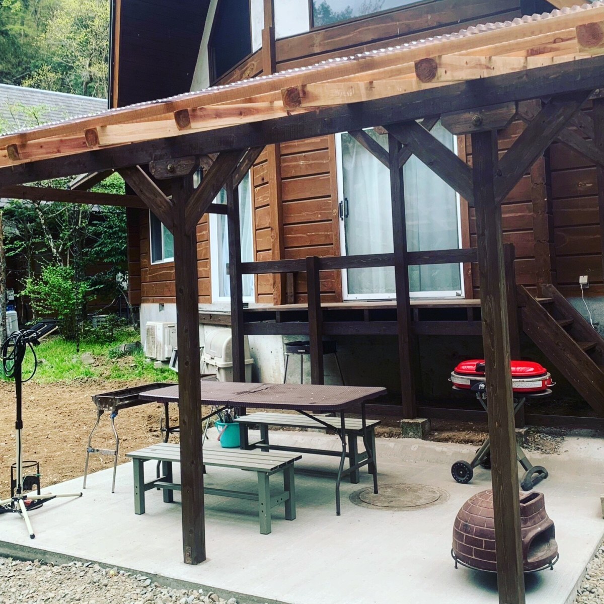 屋根付きバーベキュー場工事完成！都留のログハウスkizuki